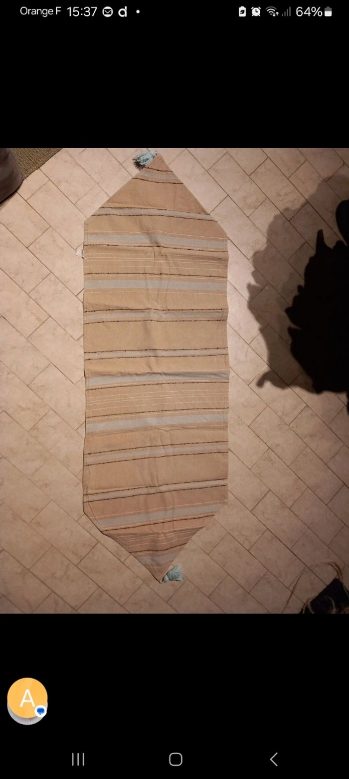 Chemin de table à rayures