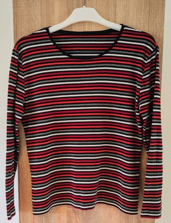 Haut manches longues à rayures multicolores