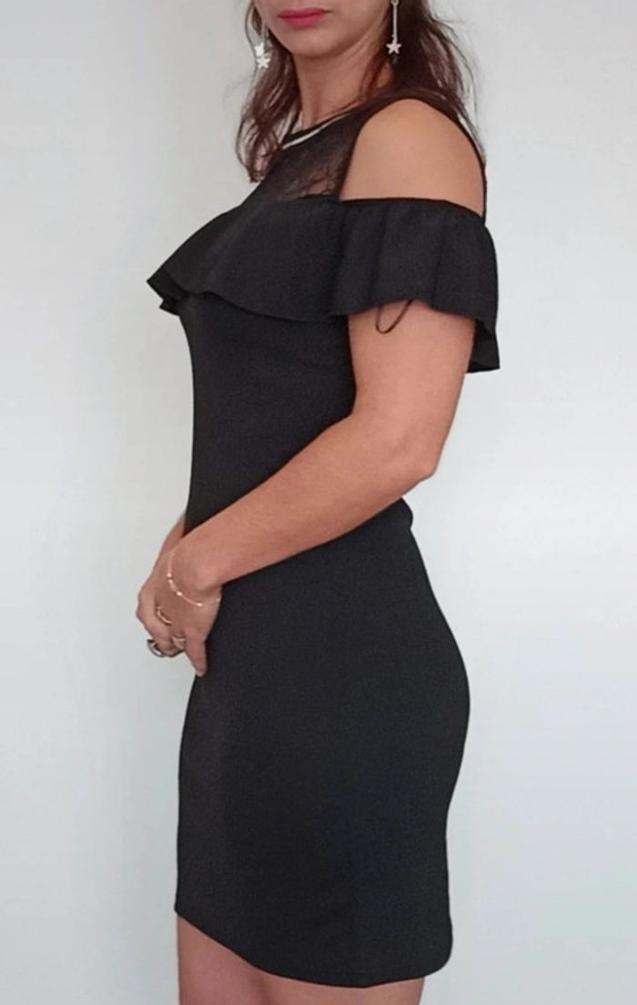 Robe noire moulante épaules nues taille 38 - photo numéro 5