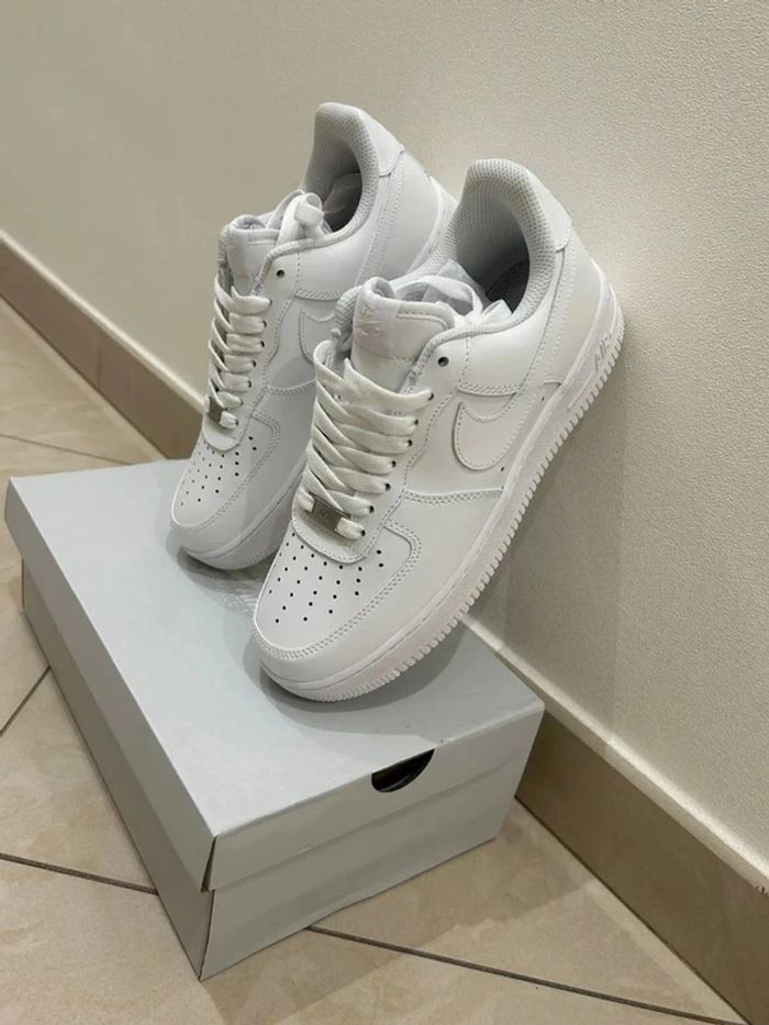 Nike Air Force 1
42.5 - photo numéro 7