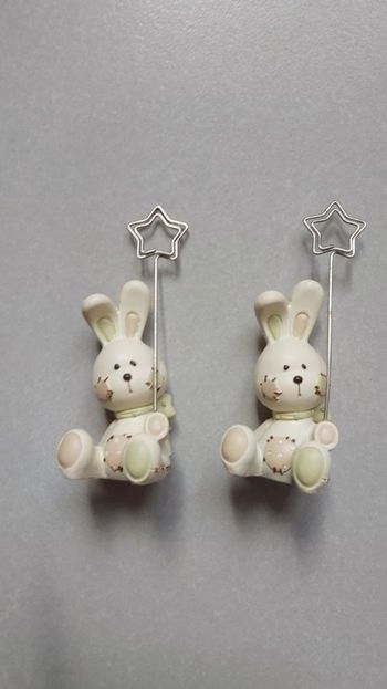 Figurine sujet lapin porté etiquette