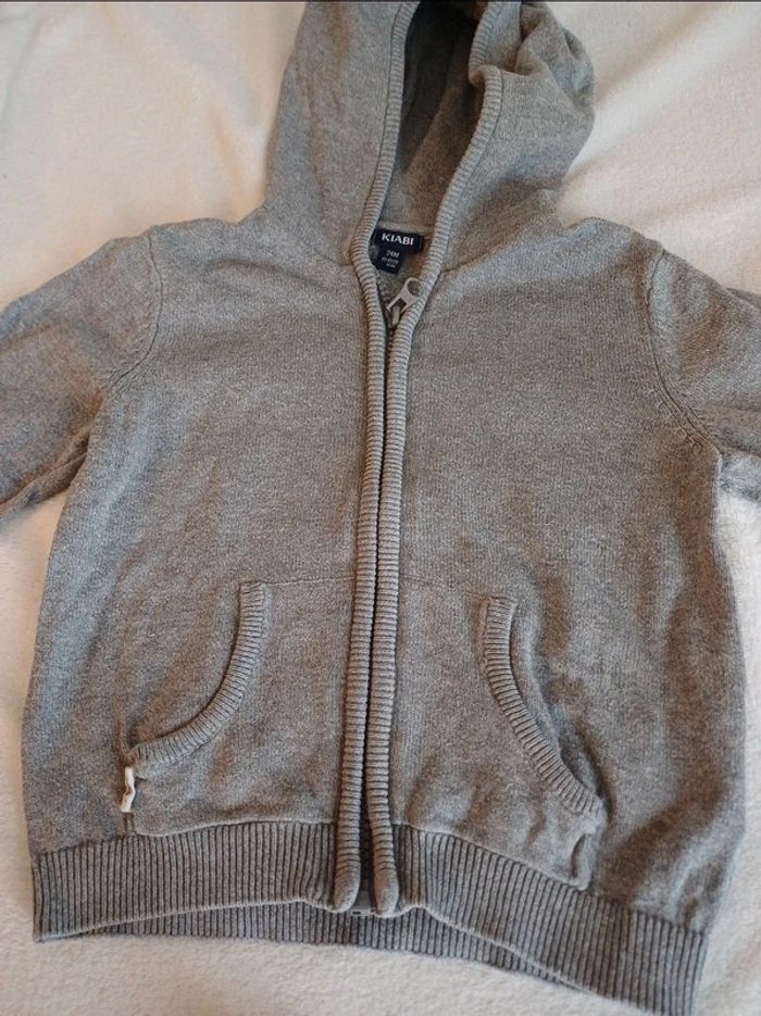 Gilet gris et t-shirt 2 ans Kiabi - photo numéro 4