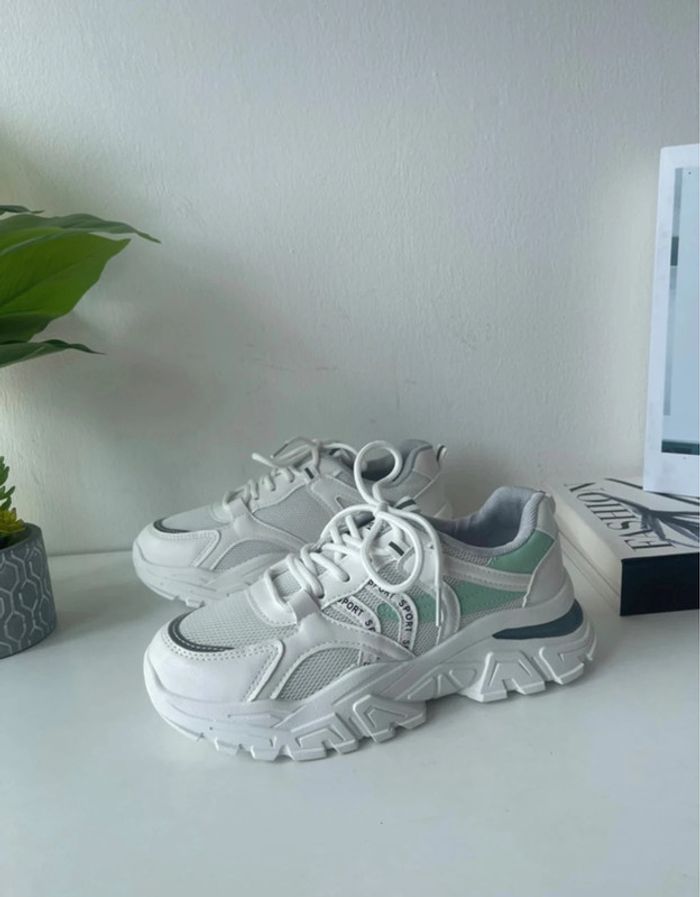 Basket T37 taille petit - photo numéro 2