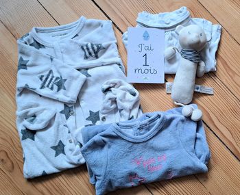 Lot bébé fille taille 1 mois
