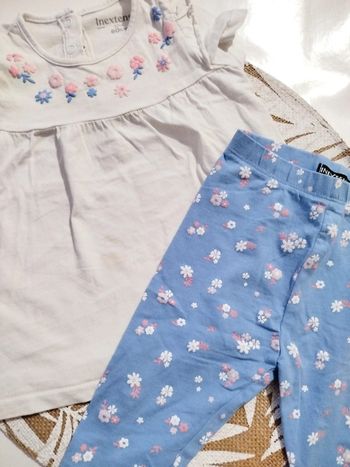 Ensemble fleurs bleu blanc rose 80 cm