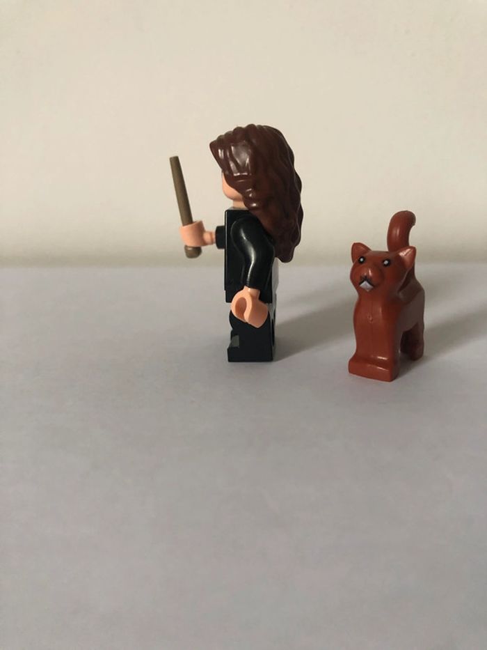 Figurine type lego Hermione Granger et son chat. Harry Potter - photo numéro 2
