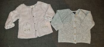 Lot de 2 gilets fille 9 mois