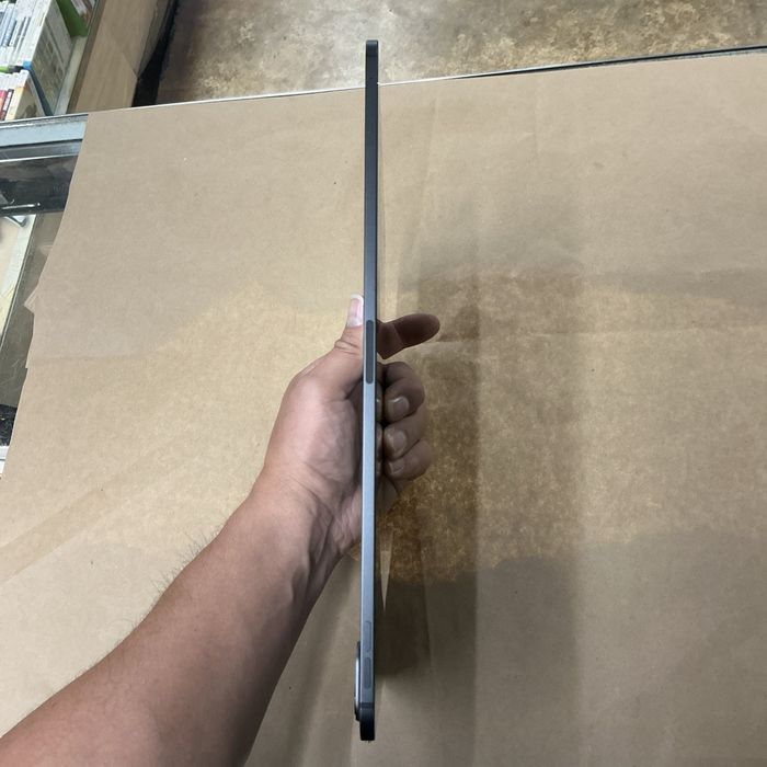 Apple iPad Pro 13 pouces M4 A2926 256 Go, Wi-Fi + 5G, 13 pouces, débloqué, batterie 100% en parfait - photo numéro 5