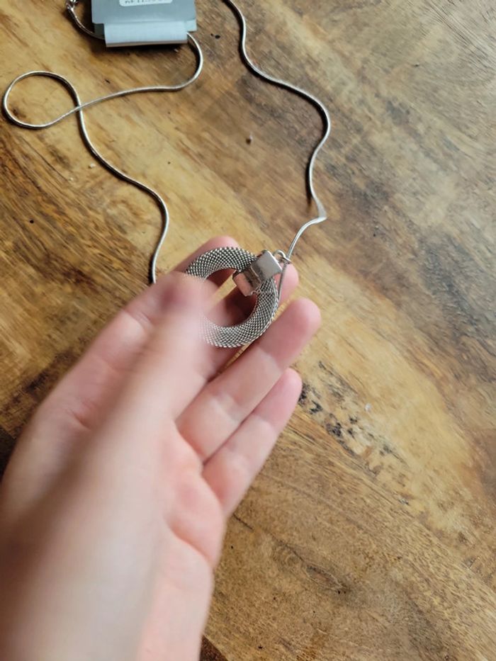 Collier argenté long pendentif rond - photo numéro 4