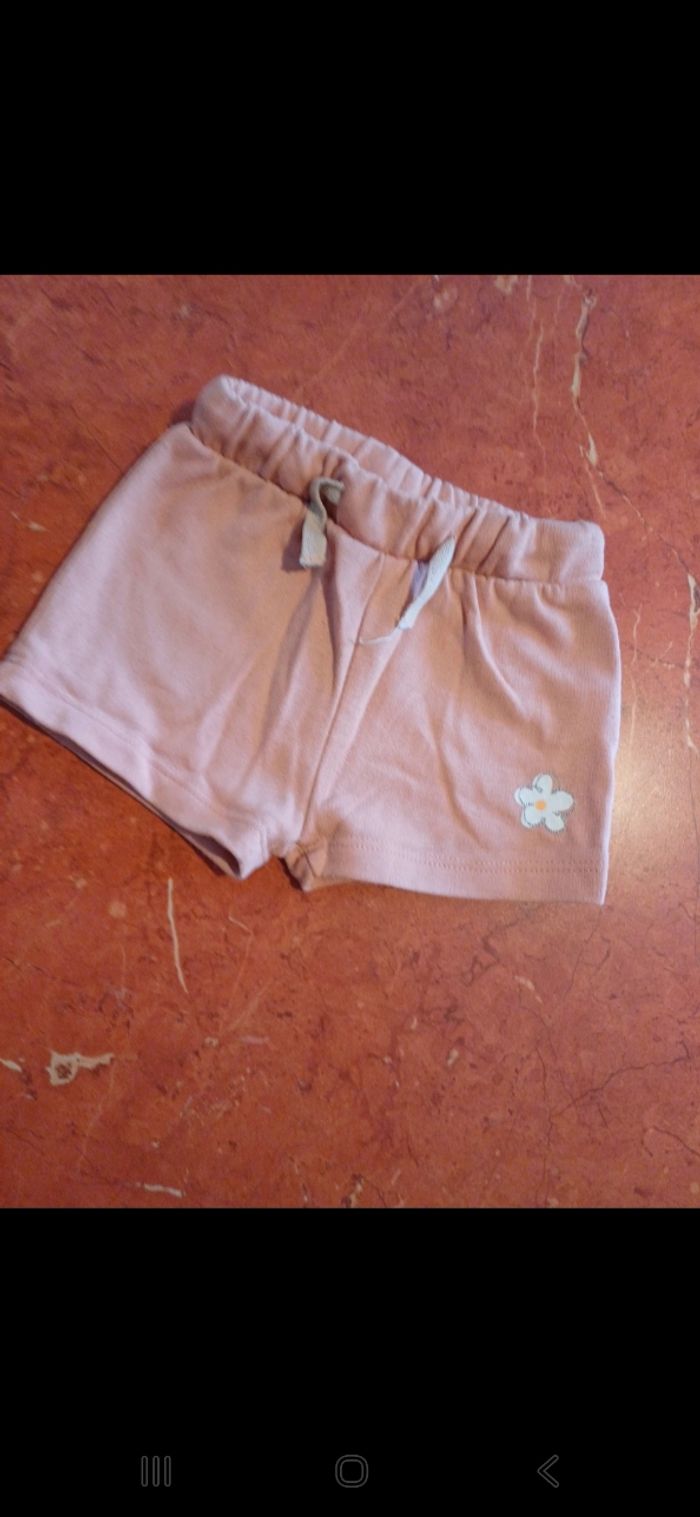 Short bébé taille 18 mois