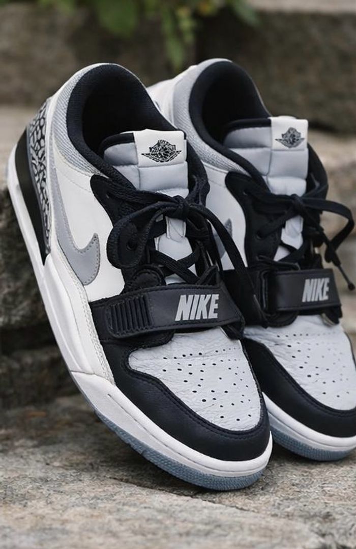 Baskets nike air max jordan legacy low pointure 40