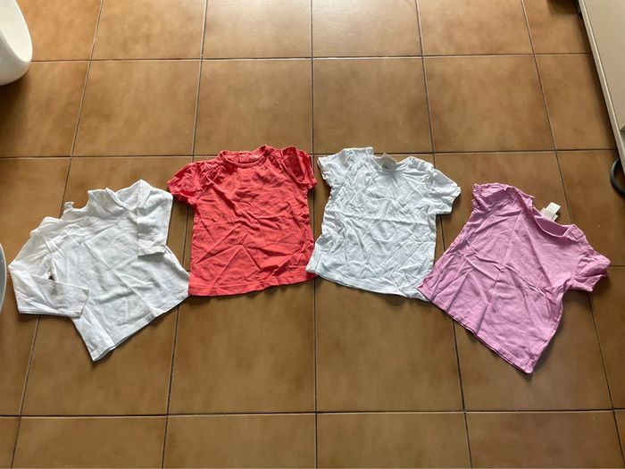 Lot 4 t shirts fille 12/18 mois