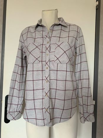 Chemise grise à carreaux