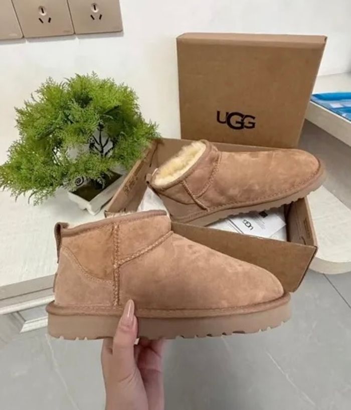 Ugg Mini