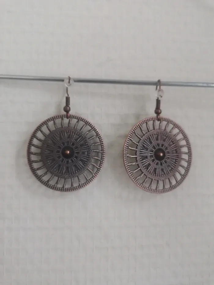 Paire de boucles d'oreilles en alliage motif floral - photo numéro 4