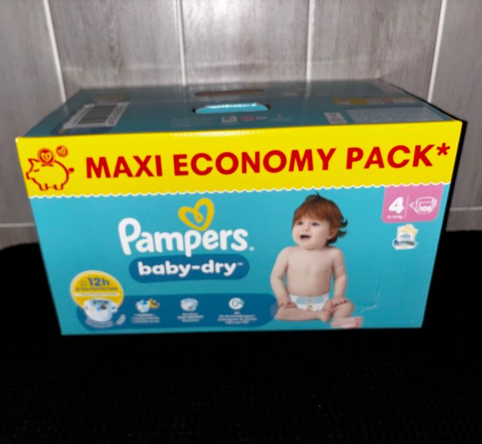 Maxi Pack de 108 Couches Pampers  Baby-Dry Neuf Dans L’emballage.  Taille: 4
