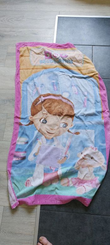 Lot de 2 draps de plage fille (docteur la peluche / Hello Kitty),utilisés