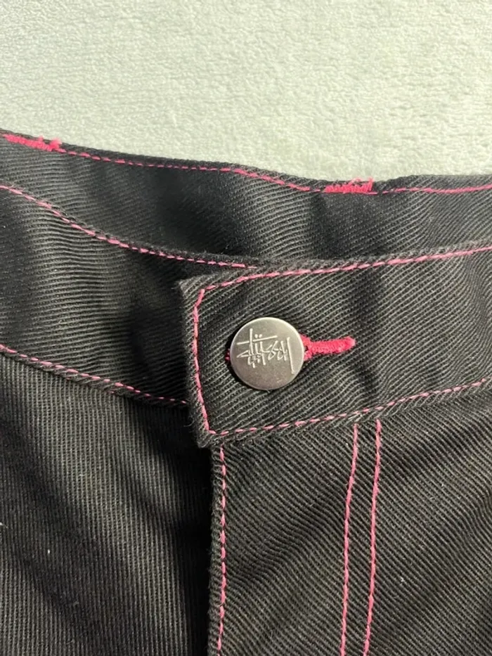 Short/Jort Stussy Black Embroidered Pink Big Logo Back – Taille M - photo numéro 5
