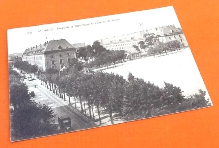 Carte postale ancienne Metz (Moselle) Place de la République et Caserne du Génie - photo numéro 4