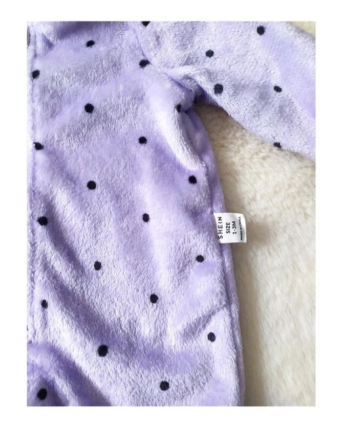 Combinaison bébé fille 1-3 mois flanelle velours polaire violette pois noirs zip - photo numéro 3