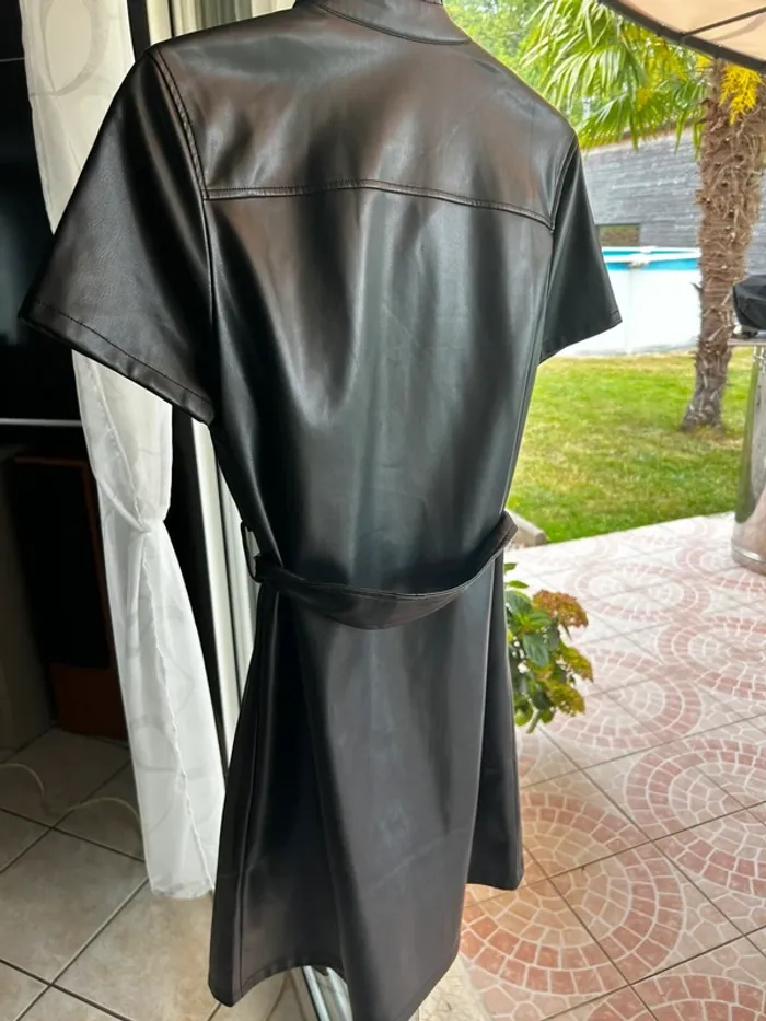 Robe en similicuir - photo numéro 3