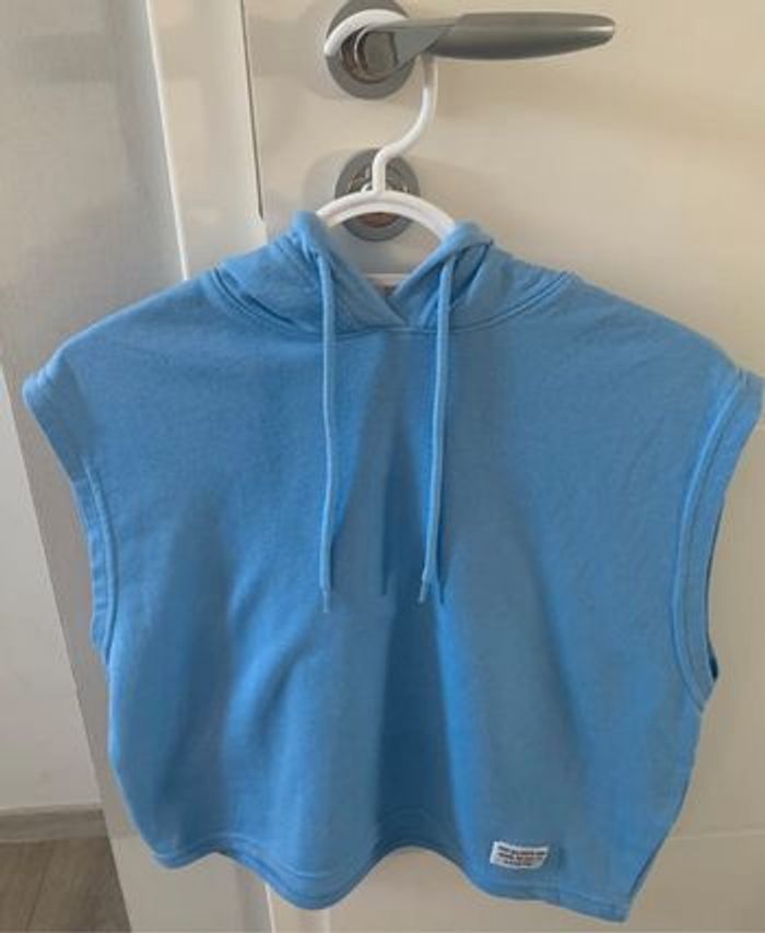 T-shirt à capuche et sans manche