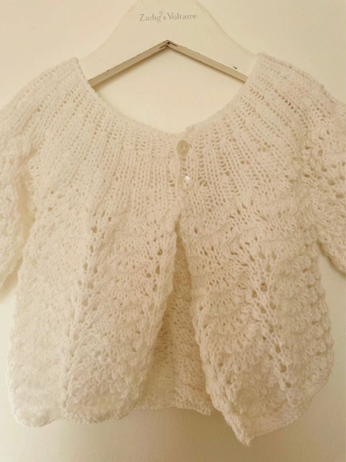 Gilet blanc en laine bien chaud hiver 6/9 mois - photo numéro 2
