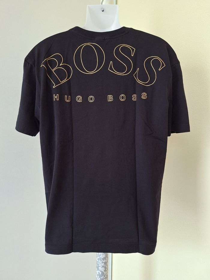 T-shirt taille M Hugo Boss