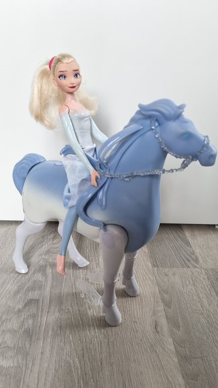 🌸Poupée Elsa et son cheval Nokk interactif - photo numéro 4
