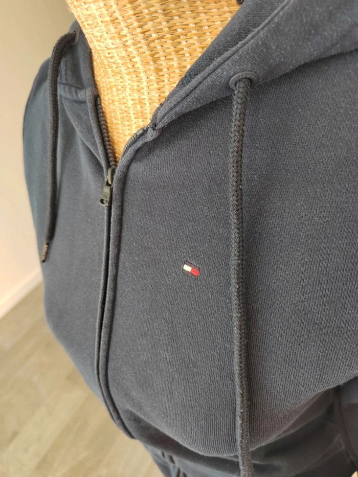 Sweat zippé bleu marine avec capuche Tommy Hilfiger taille XS excellent état - photo numéro 2