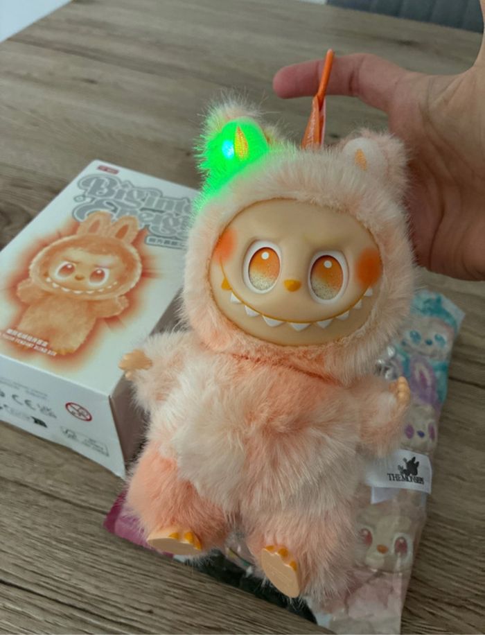 Labubu lumineux et musical