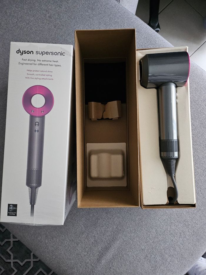 Sèche cheveux dyson  supersonique neuf - photo numéro 2