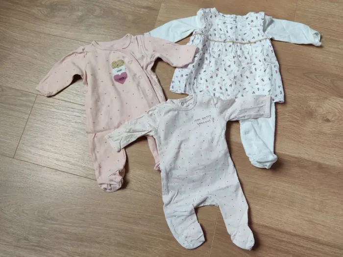 Lot 2 pyjamas mi saison et 1 combi 3 mois