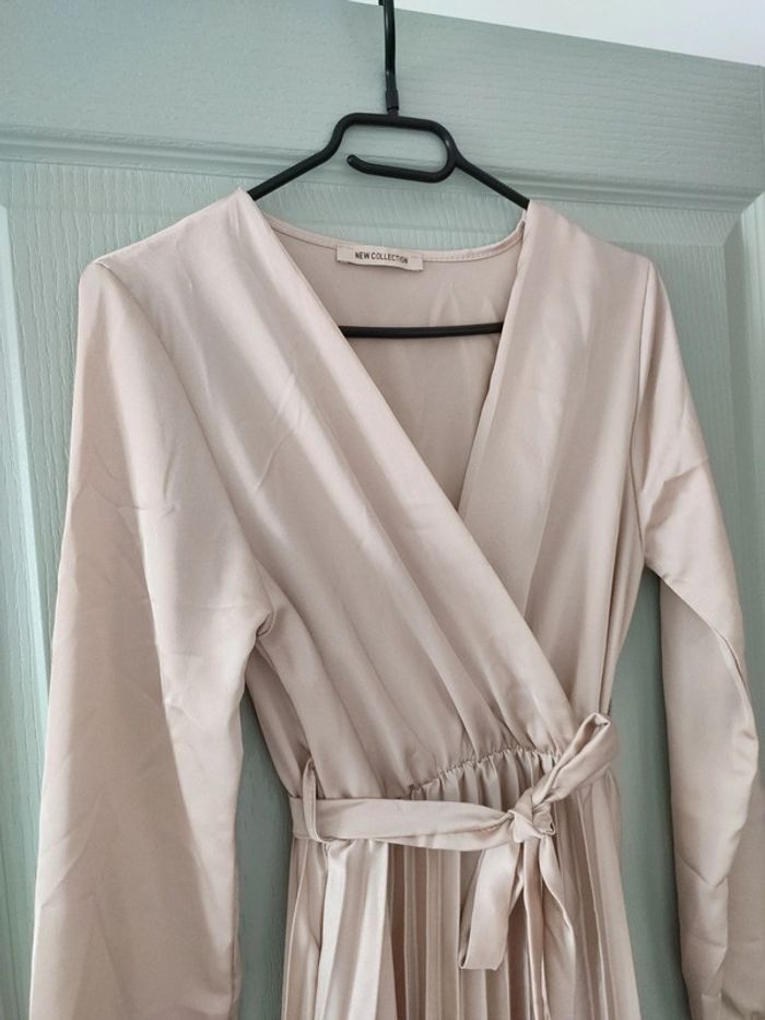 Robe longue satinée et plissée sans fente - photo numéro 2