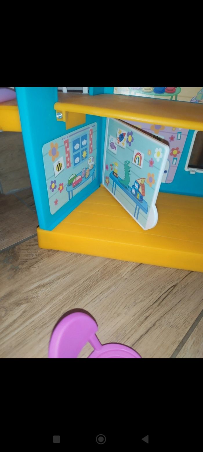 Peppa Pig et sa maison d'amis réservée aux enfants - photo numéro 9