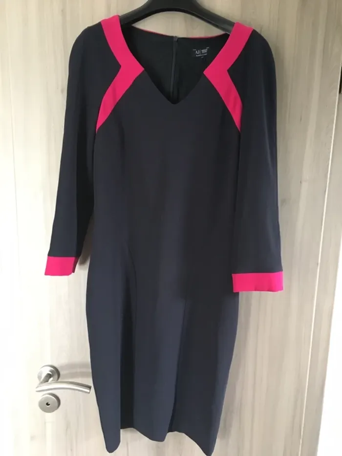 Robe fourreau Armani bleue et fushia
