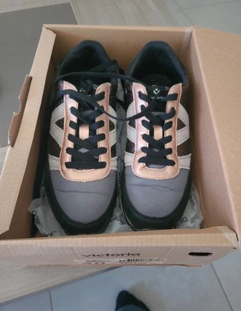 Baskets Victoria taille 40 neuves