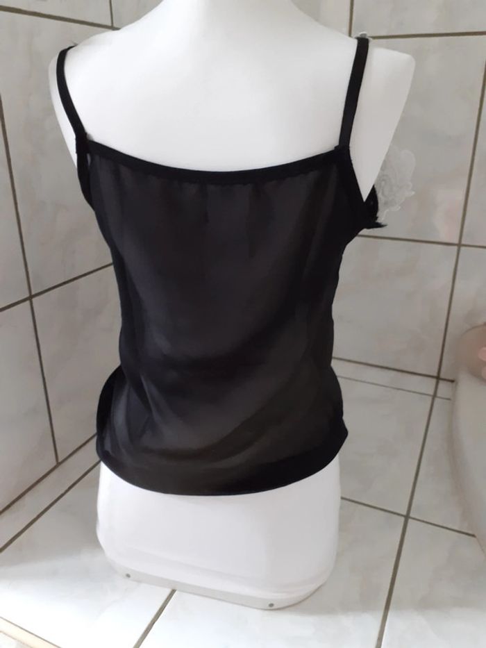 Top noir fin,empiècements style dentelle - photo numéro 2