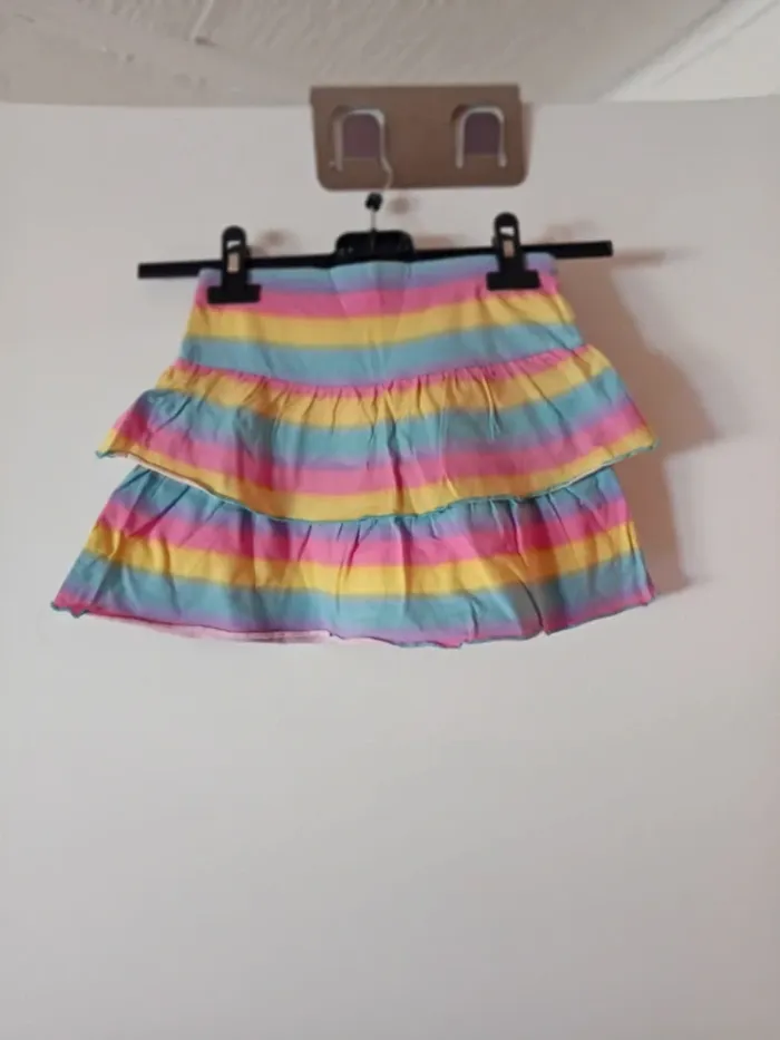 Jolie jupe multicolore.  C&A. 6 ans - photo numéro 4