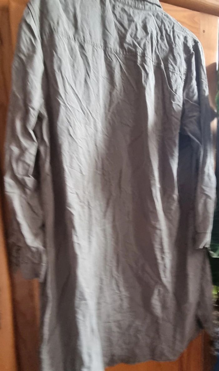 Robe en jean kaki manches longues manque 1 bouton sur unemanche neuve jamais portées - photo numéro 2