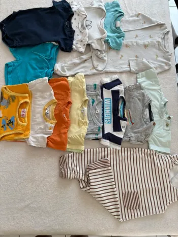 Lot vêtements bébé garçon – Taille 6 mois (12 pièces)