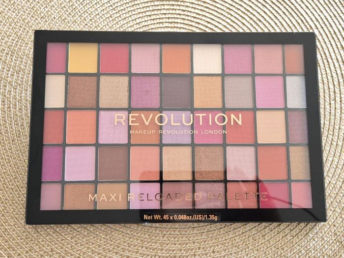 Palette 45 fards à paupières  makeup revolution