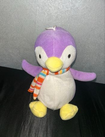Petite peluche pingouin violet