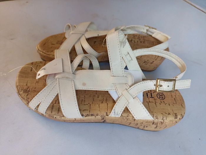 Sandales blanches taille 32