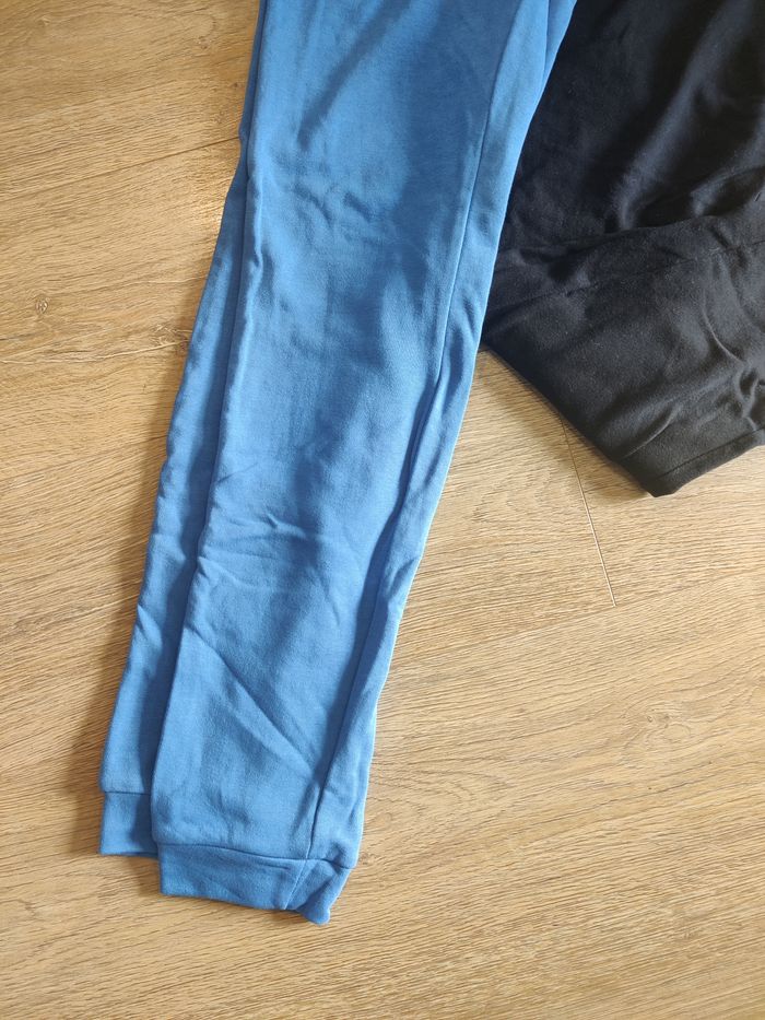 Lot de 2 pantalons jogging bleu et noir Kiabi Taille XS - photo numéro 2