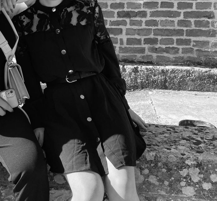 Robe noir et dentelle - photo numéro 5