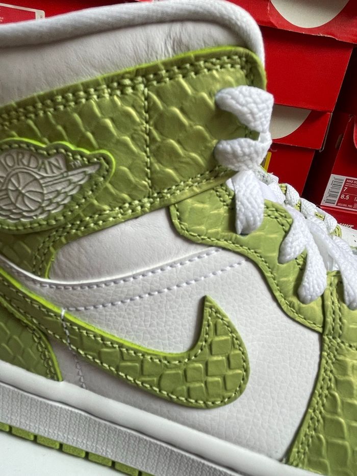 Nike Jordan 1 Mid Green Python - photo numéro 7