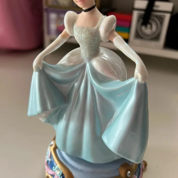 Boite à musique figurine disney cendrillon porcelaine - photo numéro 4