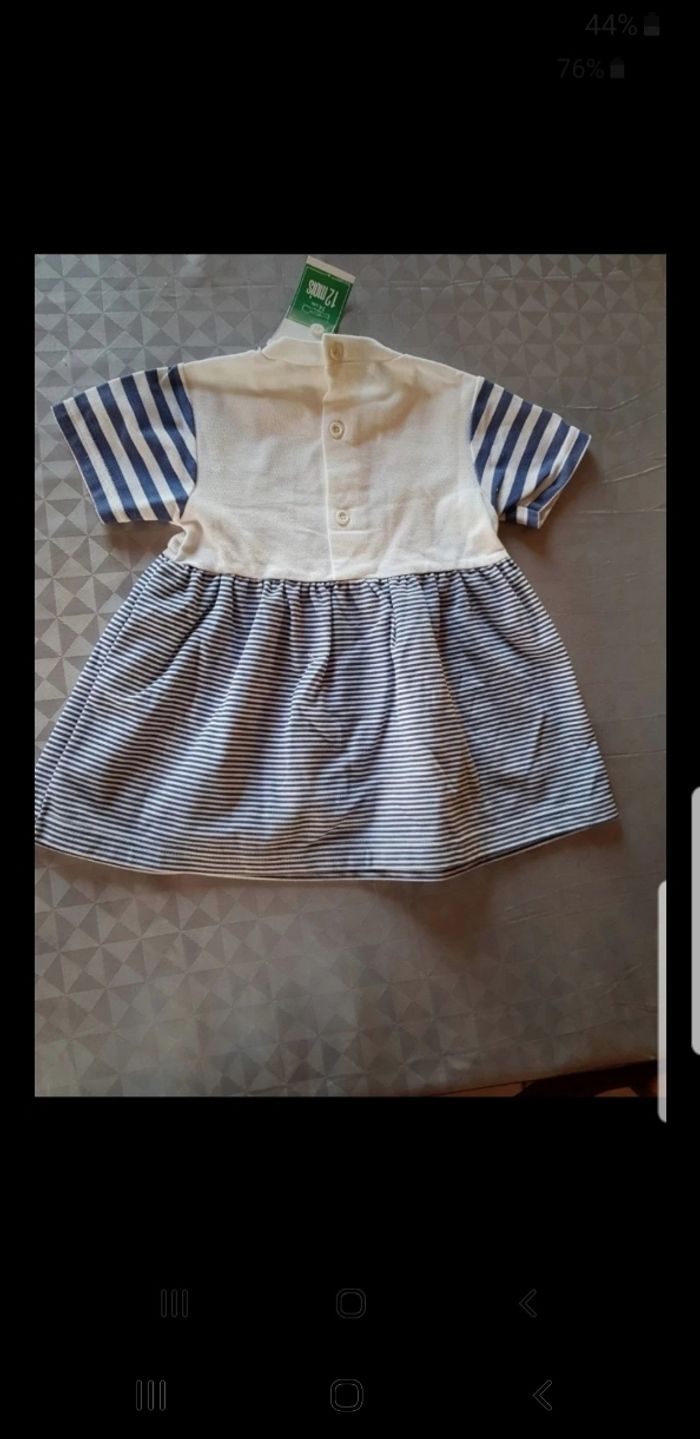 Robe rayée marin d'eau douce 12 mois été
Manches courtes - photo numéro 3