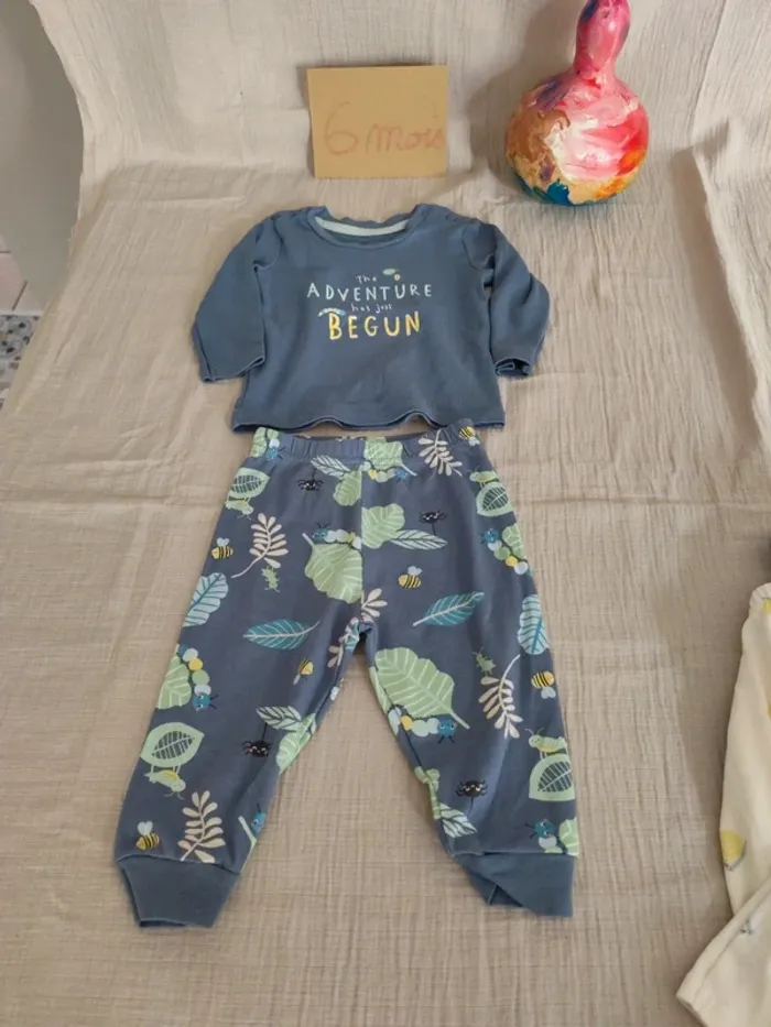 Lot pyjamas 6/9 mois - photo numéro 2